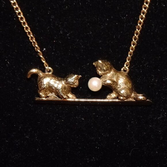 Cat necklace with pearl. 9K. Vintage.
